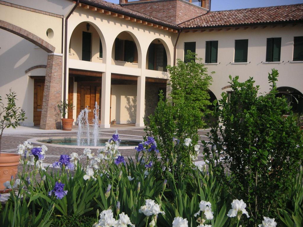Agriturismo Due Torri Монтебеллуна Экстерьер фото