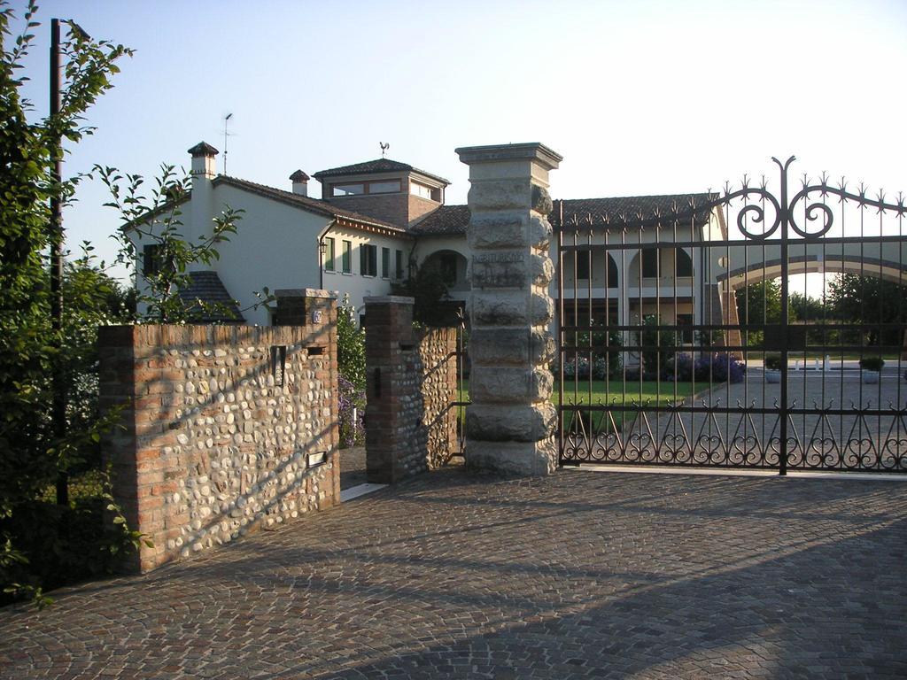 Agriturismo Due Torri Монтебеллуна Экстерьер фото