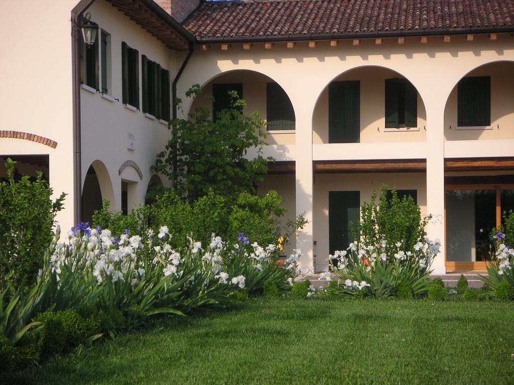 Agriturismo Due Torri Монтебеллуна Экстерьер фото