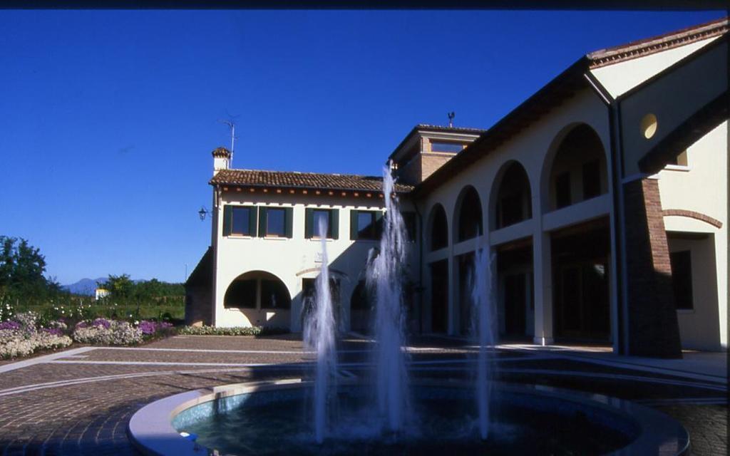 Agriturismo Due Torri Монтебеллуна Экстерьер фото