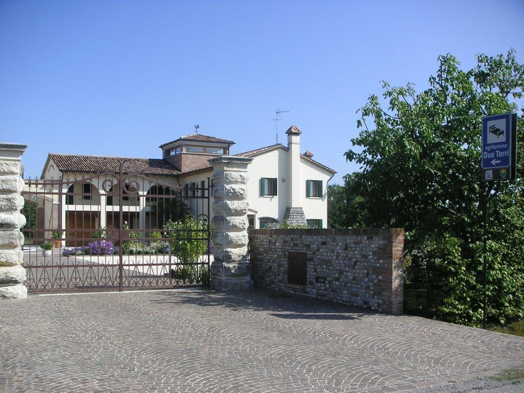 Agriturismo Due Torri Монтебеллуна Экстерьер фото